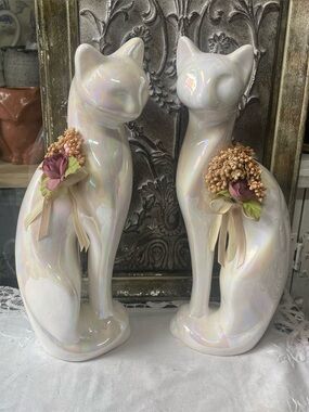 Vintage Pearl opalescent white sitting kitty cat figurines Siamese twins